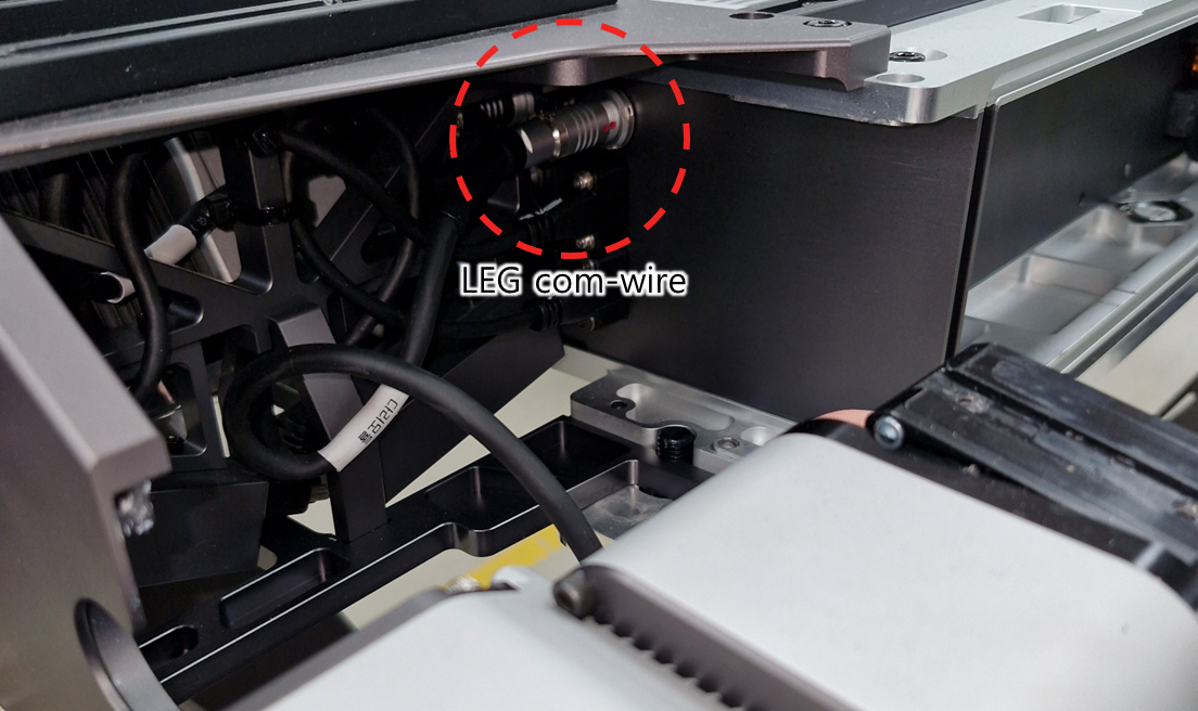 Com-wire connector location